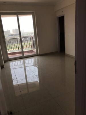 Room in 4 BHK Apartment at Pareena Express Heights, Sector 99 – for Sale