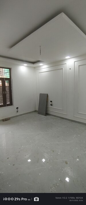 Room in 4 BHK Builder Floor at Srishti Greenfield Homes, Green Fields Colony – for Sale