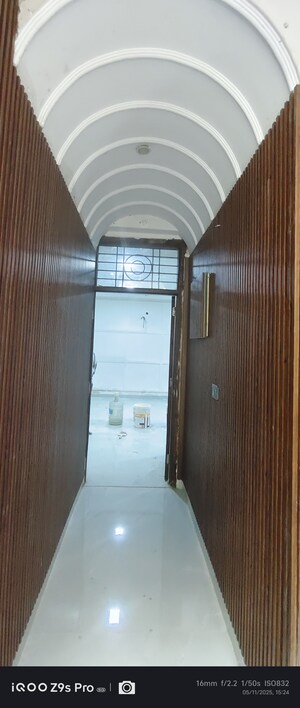 Building Lobby in 4 BHK Builder Floor at Srishti Greenfield Homes, Green Fields Colony – for Sale