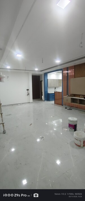 Room in 4 BHK Builder Floor at Srishti Greenfield Homes, Green Fields Colony – for Sale