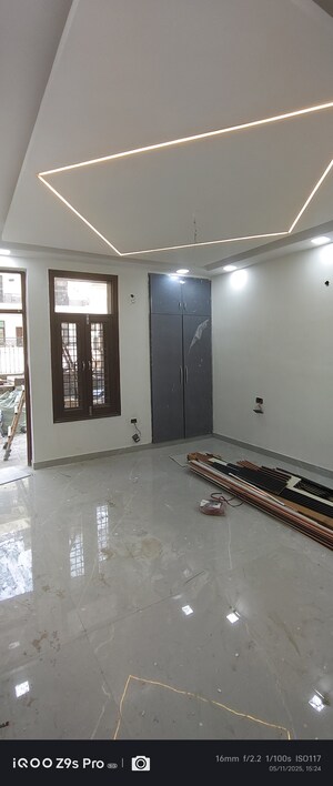 Room in 4 BHK Builder Floor at Srishti Greenfield Homes, Green Fields Colony – for Sale