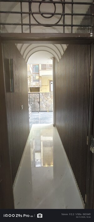 Building Lobby in 4 BHK Builder Floor at Srishti Greenfield Homes, Green Fields Colony – for Sale