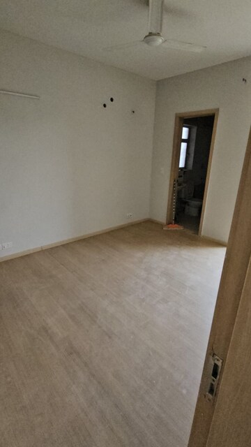Room in 4 BHK Apartment at DLF New Town Heights Town Houses, Sector 86 – for Rent