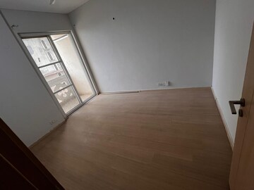 Room in 4 BHK Apartment at DLF New Town Heights Town Houses, Sector 86 – for Rent