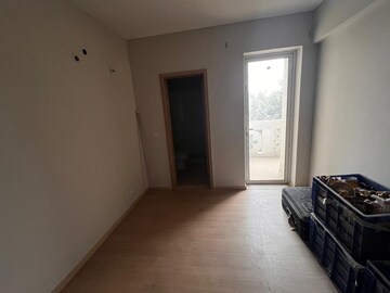 Room in 4 BHK Apartment at DLF New Town Heights Town Houses, Sector 86 – for Rent