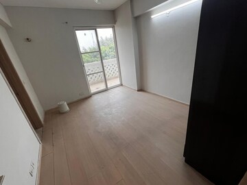 Room in 4 BHK Apartment at DLF New Town Heights Town Houses, Sector 86 – for Rent
