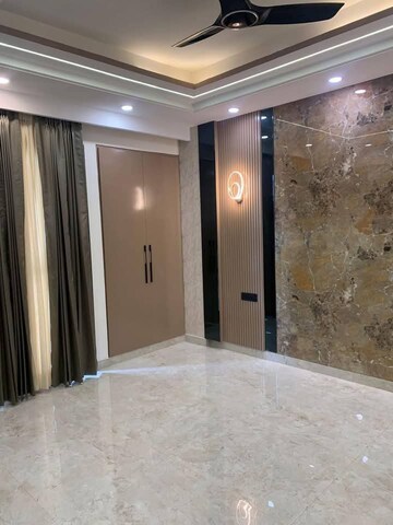 Room in 3 BHK Builder Floor at Saket – for Rent