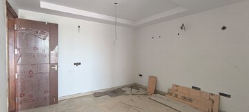 Room in 3 BHK Independent House at BPTP Amstoria Country Floor, Sector 102 – for Rent