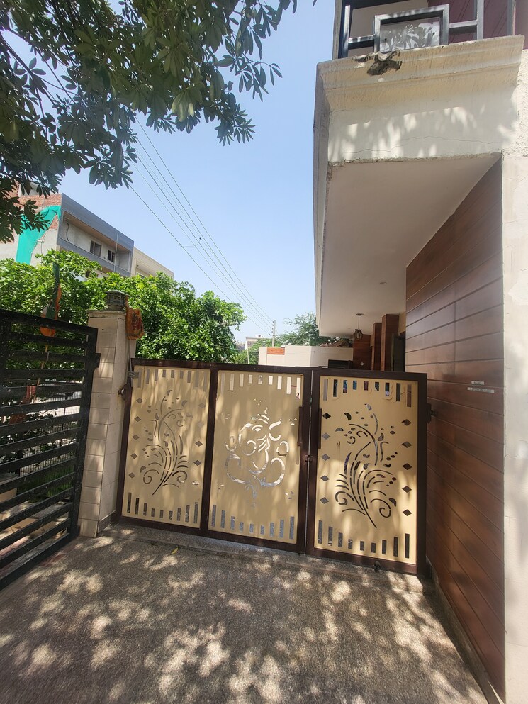 undefined, srishti-greenfield-homes 3 Bedroom 220 Sq.Yd. Builder Floor In Green Fields Colony Faridabad 8796039