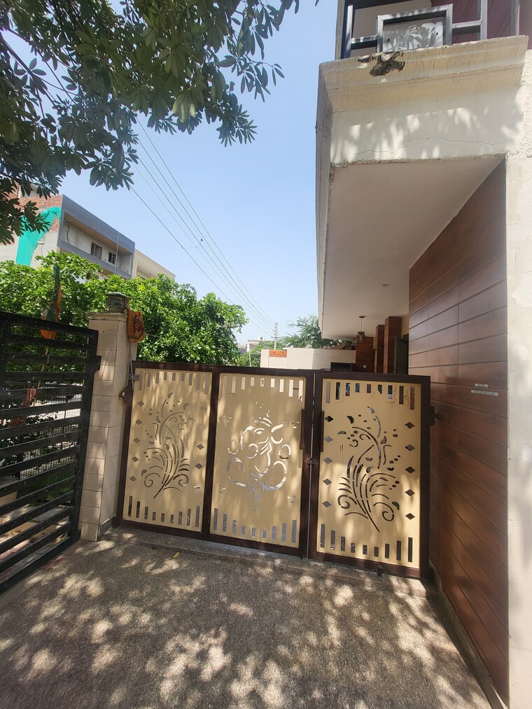 undefined, srishti-greenfield-homes 3 Bedroom 220 Sq.Yd. Builder Floor In Green Fields Colony Faridabad 8796039