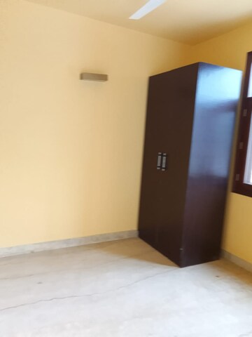 Room in 4 BHK Builder Floor at Jor Bagh – for Rent
