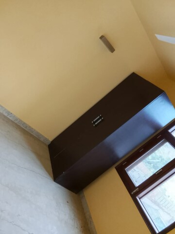 Furnished Amenities in 4 BHK Builder Floor at Jor Bagh – for Rent