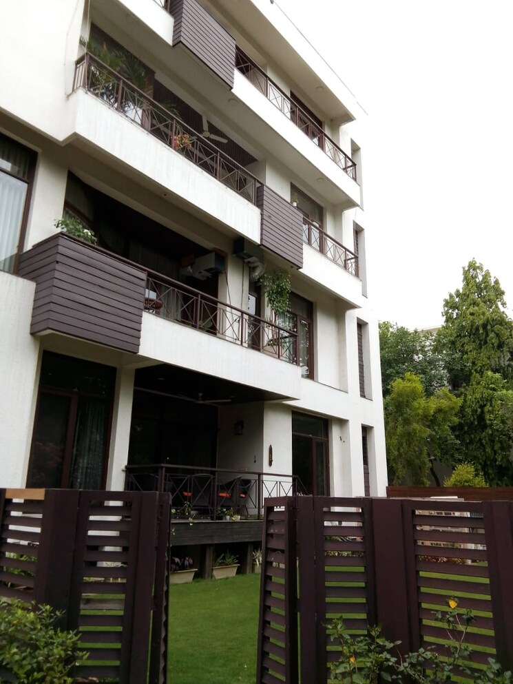 Exterior View, jor bagh 4 Bedroom 575 Sq.Yd. Builder Floor In Jor Bagh Delhi 8796014