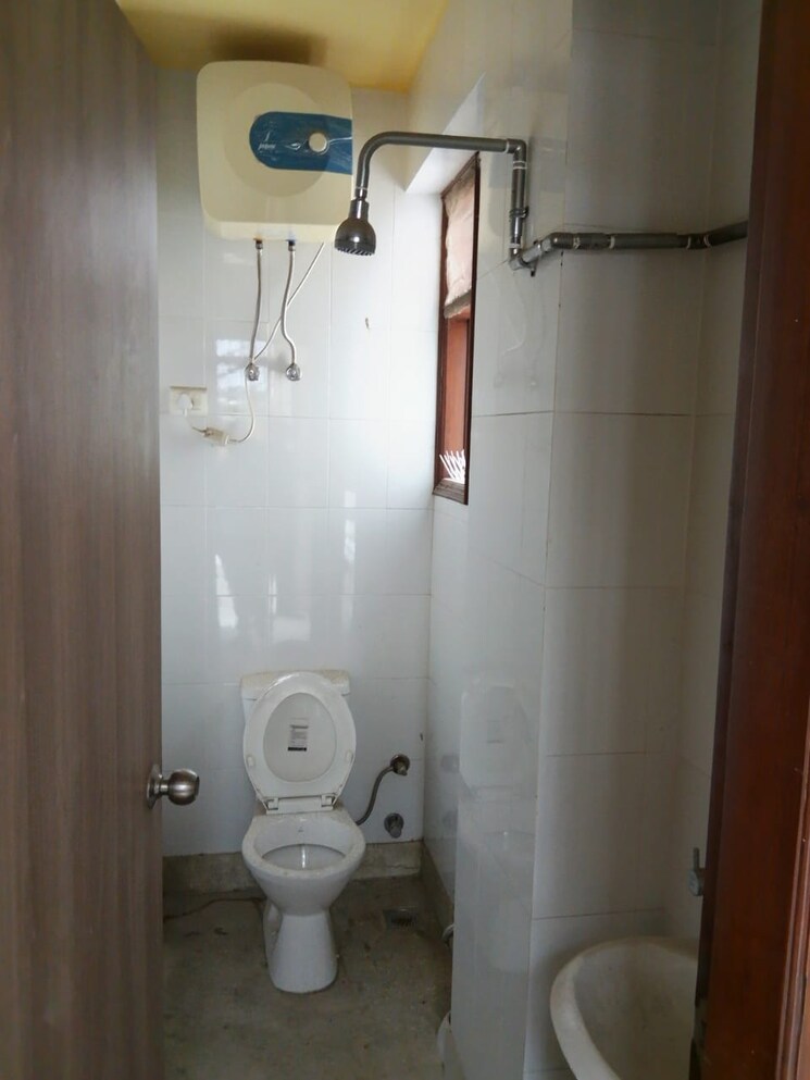 Bathroom, jor bagh 4 Bedroom 575 Sq.Yd. Builder Floor In Jor Bagh Delhi 8796014