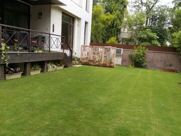Parking in 4 BHK Builder Floor at Jor Bagh – for Rent