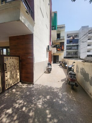 Kitchen in 3 BHK Builder Floor at Srishti Greenfield Homes, Green Fields Colony – for Sale