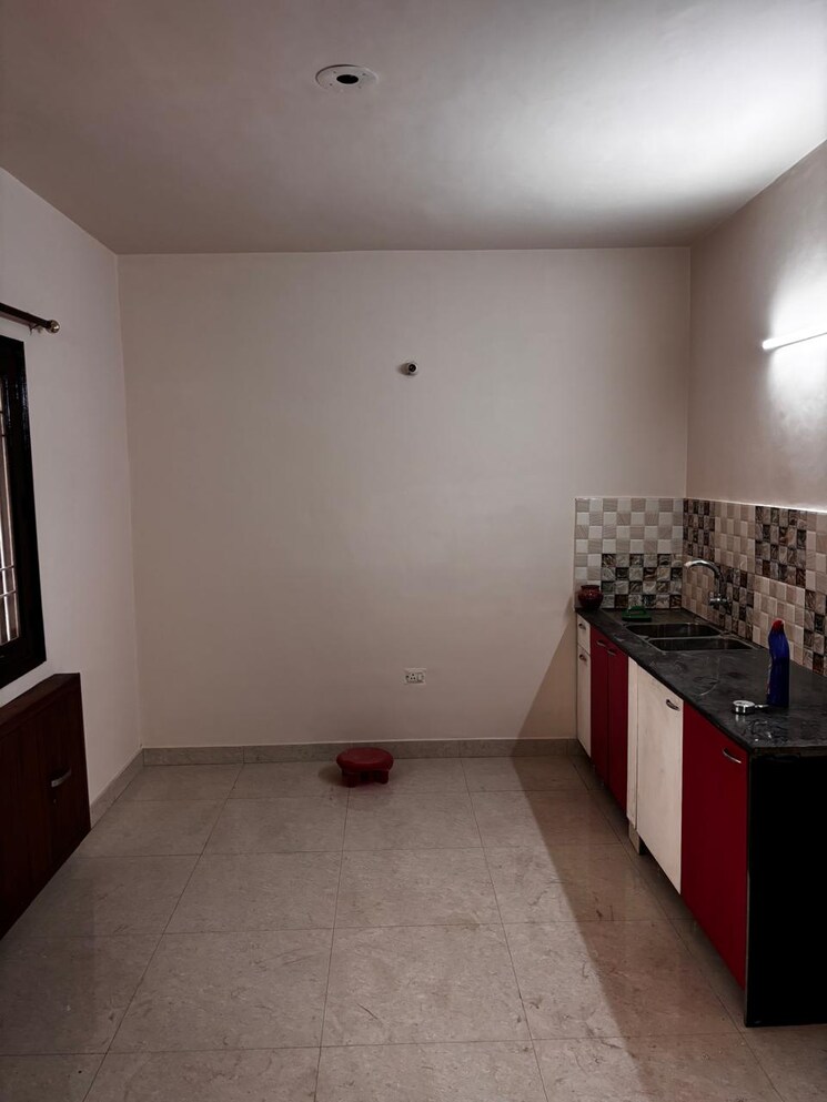 Room, bptp-district-3 4 Bedroom 2000 Sq.Ft. Villa In Sector 85 Faridabad 8796017