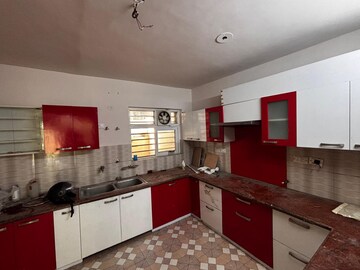 Kitchen in 4 BHK Villa at BPTP District 3, Sector 85 – for Rent
