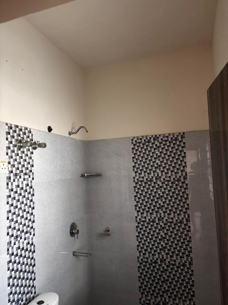 Bathroom, bptp-district-3 4 Bedroom 2000 Sq.Ft. Villa In Sector 85 Faridabad 8796017