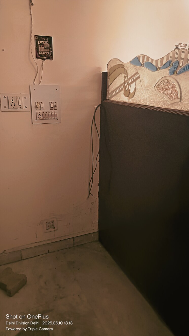 undefined, netaji subhash place Commercial Office Space 315 Sq.Ft. In Netaji Subhash Place Delhi 8796117