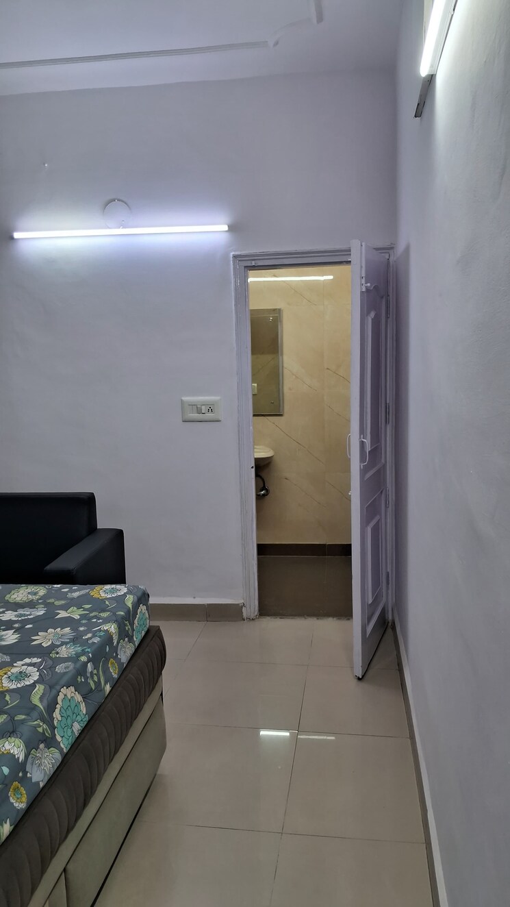 Bathroom, rajouri garden 4 Bedroom 290 Sq.Yd. Builder Floor In Rajouri Garden Delhi 8796107