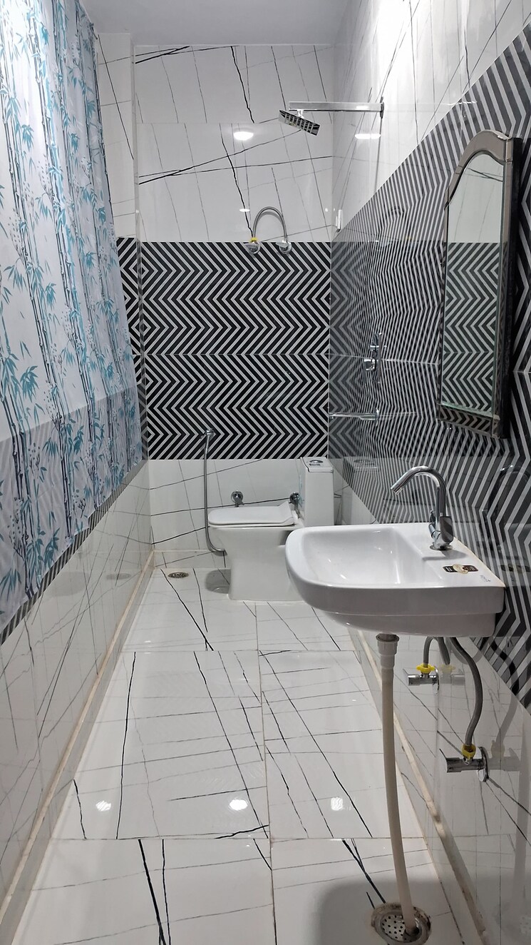 Bathroom, rajouri garden 4 Bedroom 290 Sq.Yd. Builder Floor In Rajouri Garden Delhi 8796107