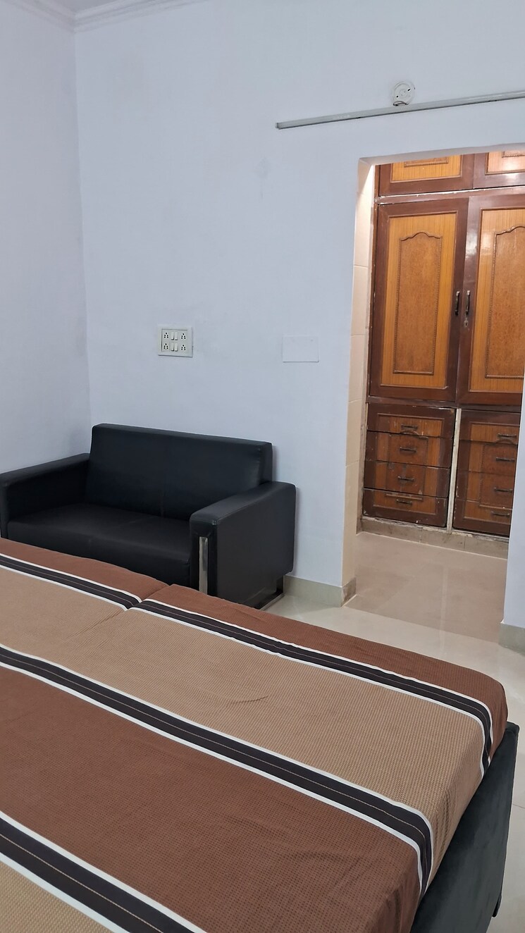 Living Room, rajouri garden 4 Bedroom 290 Sq.Yd. Builder Floor In Rajouri Garden Delhi 8796107