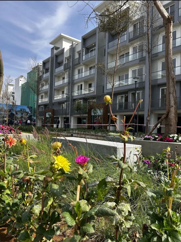 2.5 BHK + Pooja Room,Servant Room Builder Floor For Sale in Smart World Gems