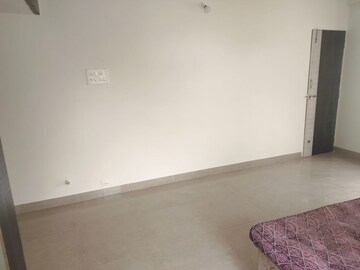 Room in 3 BHK Apartment at Marvel Exotica, Koregaon Park – for Rent
