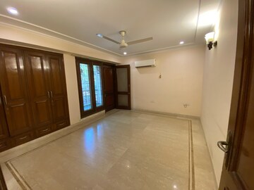 Room in 3 BHK Builder Floor at Safdarjung Enclave – for Rent