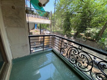 Balcony in 3 BHK Builder Floor at Safdarjung Enclave – for Rent