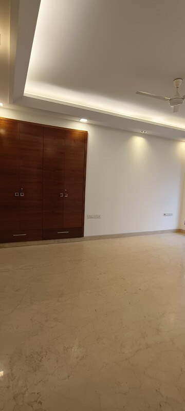 Room in 4 BHK Builder Floor at Safdarjung Enclave – for Rent