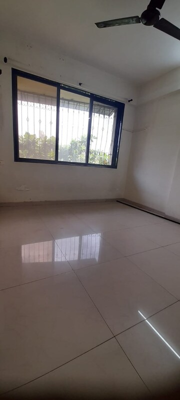 Room in 1 BHK Apartment at Jyoti Complex, Goregaon East – for Sale