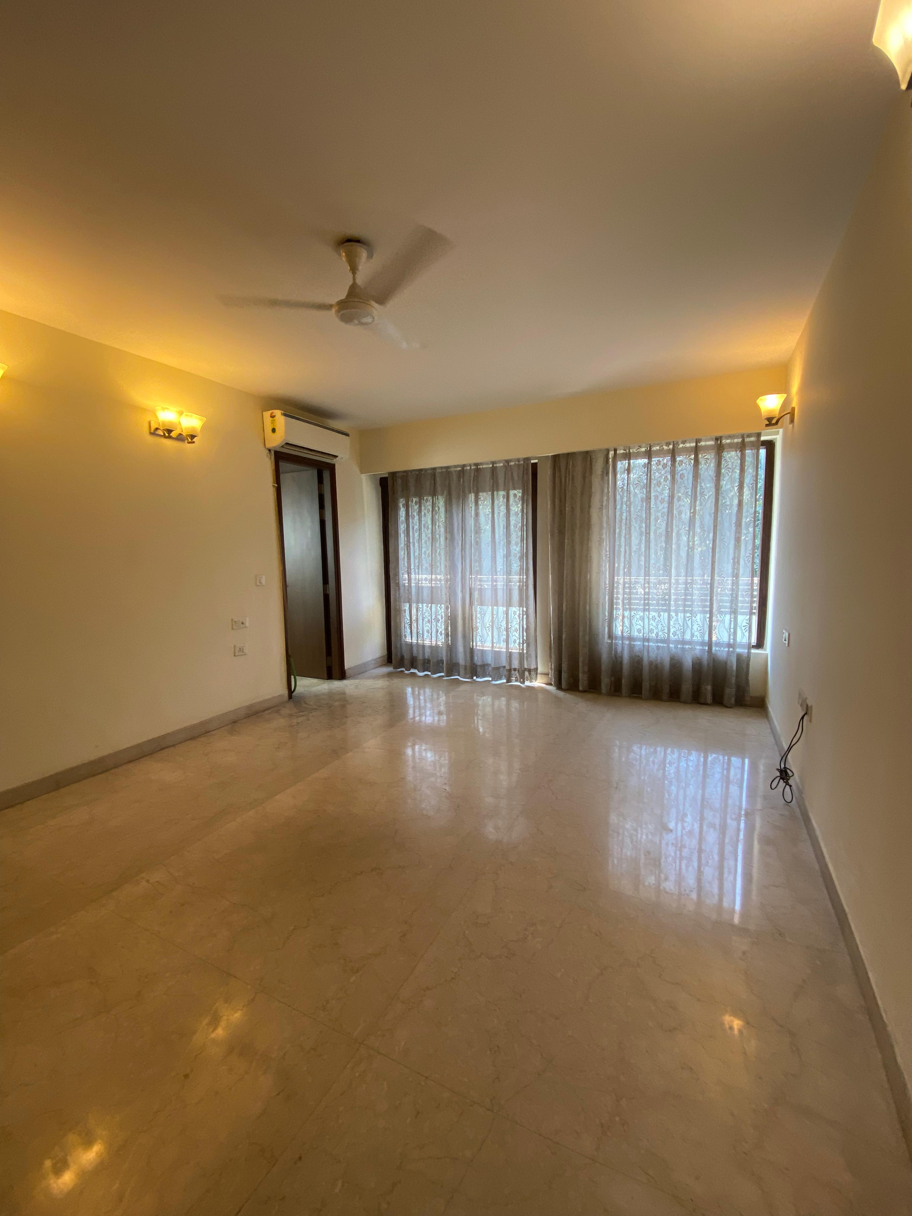 3 BHK + Servant Room Builder Floor For Rent in Defence Colony