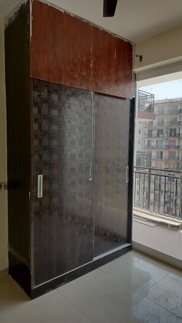 Bathroom in 3 BHK Apartment at ROF Aalayas Phase 2, Sector 102 – for Rent