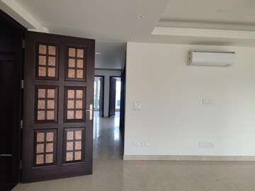 Room in 4 BHK Builder Floor at Safdarjung Enclave – for Rent