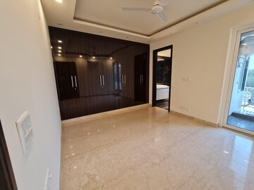 Room in 4 BHK Builder Floor at Safdarjung Enclave – for Rent