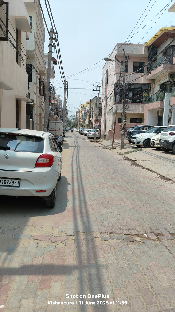  Parking, ambala highway 2.5 Bedroom 160 Sq.Yd. Villa In Ambala Highway Zirakpur 8796207