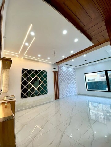 Room in 2 BHK Builder Floor at Sector 37 – for Sale