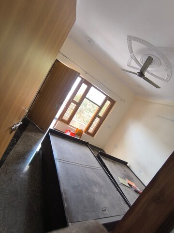 Furnished Amenities in 2.5 BHK Builder Floor at Sector 37 – for Rent
