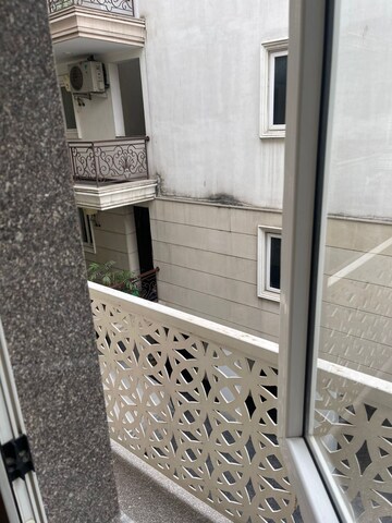 Bathroom in 1 BHK Builder Floor at Saket – for Rent