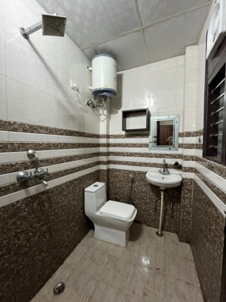 Bathroom, sector 43 2 Bedroom 120 Sq.Yd. Builder Floor In Sector 43 Gurgaon 8796274
