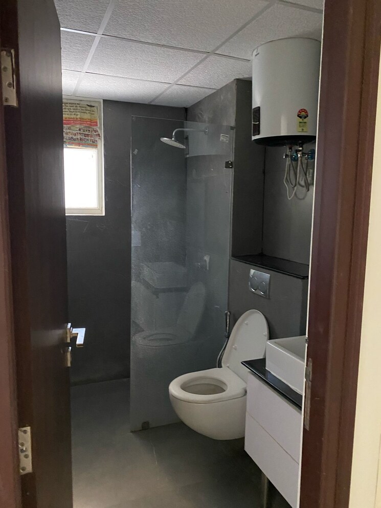 Bathroom, maya-green-lotus-saksham 3 Bedroom 1346 Sq.Ft. Apartment In International Airport Road Zirakpur 8796297