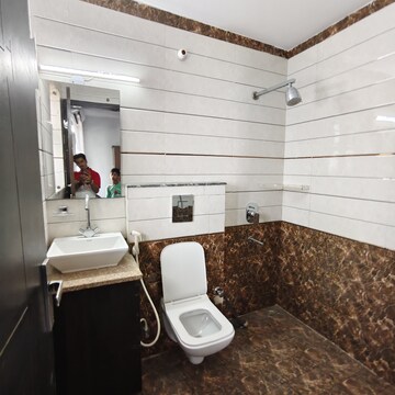Master Bedroom in 5 BHK Builder Floor at Sector 45 – for Rent