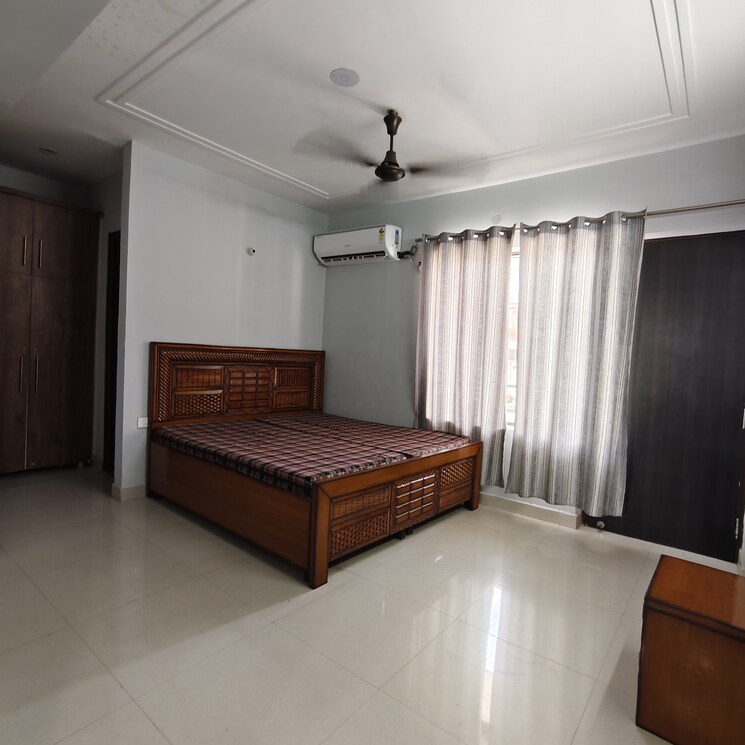 Living Room, sector 45 5 Bedroom 2700 Sq.Ft. Builder Floor In Sector 45 Gurgaon 8796340