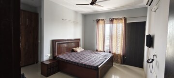 Bedroom in 5 BHK Builder Floor at Sector 45 – for Rent
