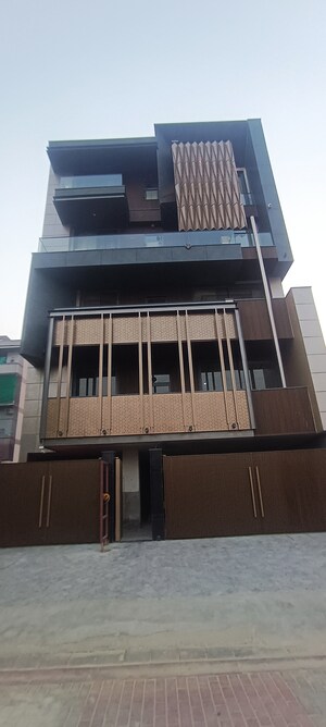 4 BHK Builder Floor For Sale in Puri Pratham, Sector 84