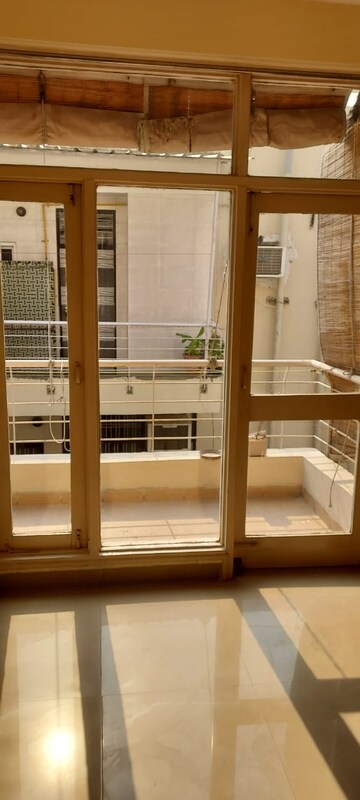 Room in 3 BHK Builder Floor at Rps Palms, Sector 88 – for Rent