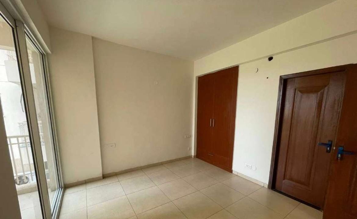 3 BHK + Extra Room Apartment For Rent in Maya Garden City