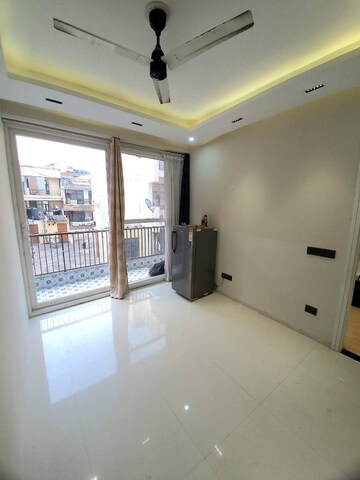 Room in 1 BHK Builder Floor at Malviya Nagar – for Rent